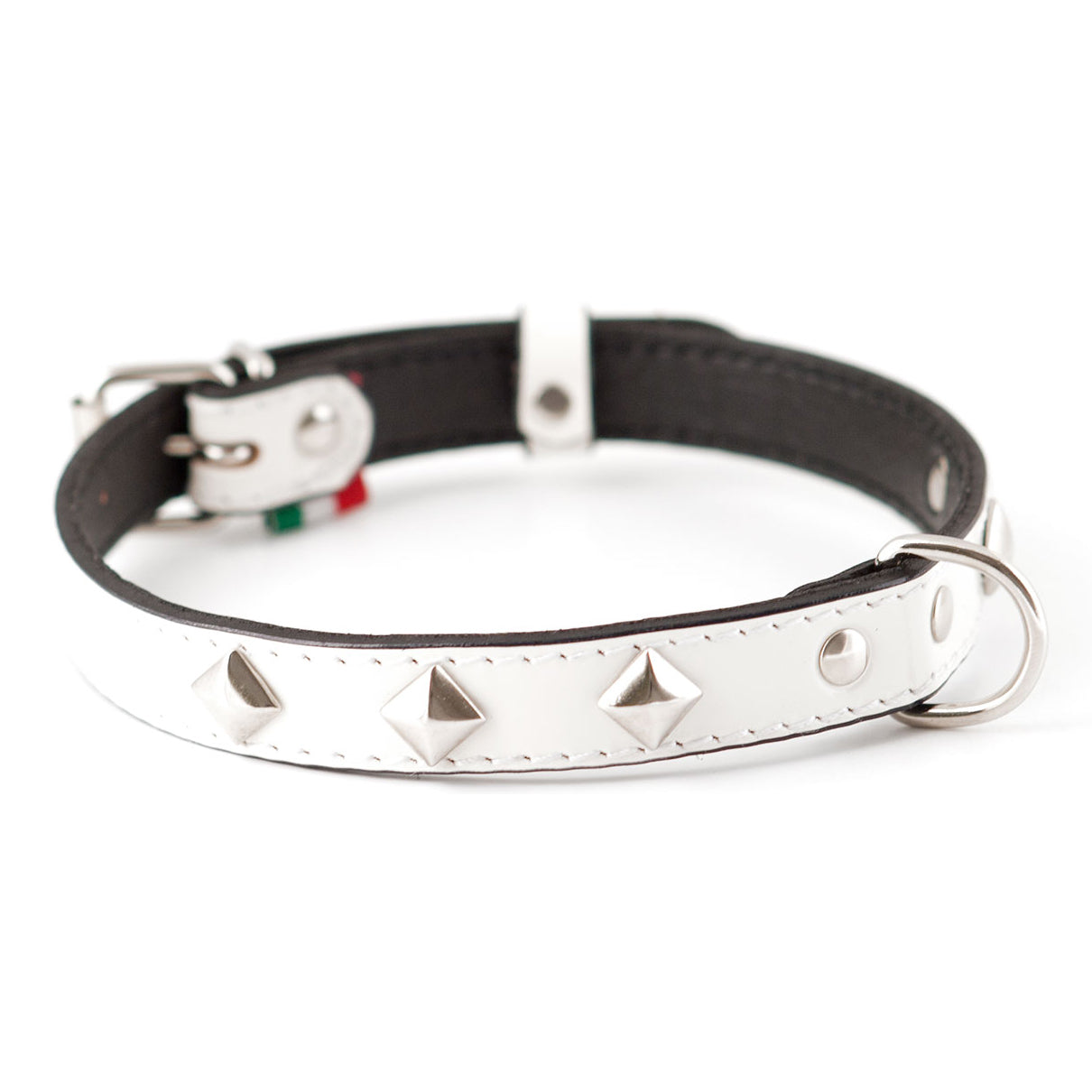 Dela Pyramid Collars