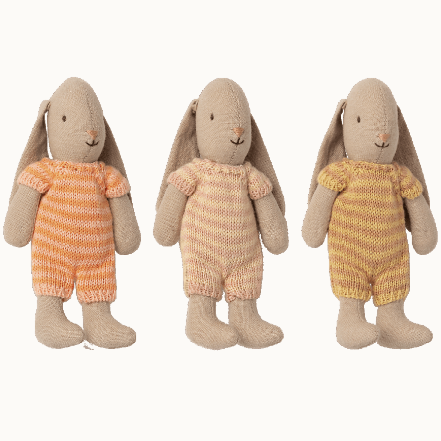 Bunny in Knitted Suit -micro