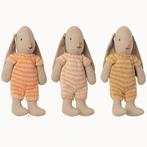 Bunny in Knitted Suit -micro